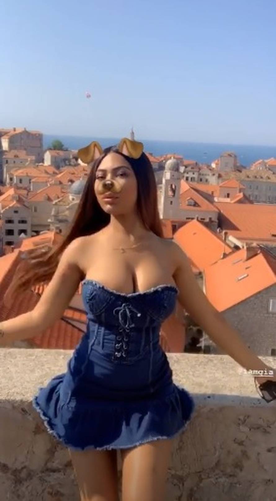 'Zapalila' Dubrovčane: Bujnu Australku snimali na zidinama