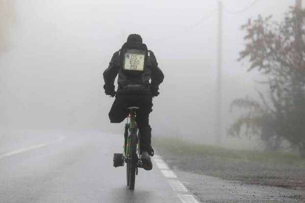 Branitelj na biciklu dolazi iz Osijeka u Vukovar na obilježavanje Dana sjećanja na žrtvu Vukovara