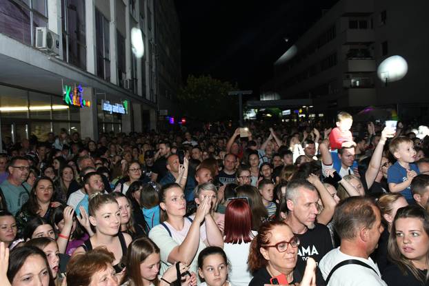 Sisak: Koncert grupe Let 3 povodom Dana grada