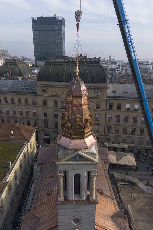POGLED IZ ZRAKA Zagreb: Kupola teška 6 tona napokon je vraćena na toranj crkve