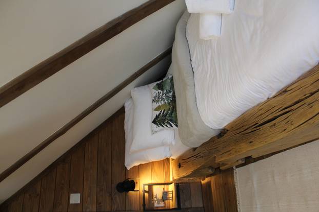 FOTO Ova kuća blizu Zagreba pravi je raj - filmove možete gledati iz bačve za kupanje!