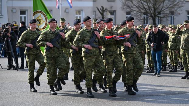 FOTO Milanović: 'O angažmanu vojske izvan domovine uvijek ćemo jako dobro razmisliti'