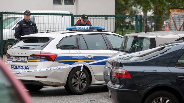 Zagreb: Dvojica mladića napala starijeg čovjeka, opljačkali ga i bejzbol palicom razbili auto