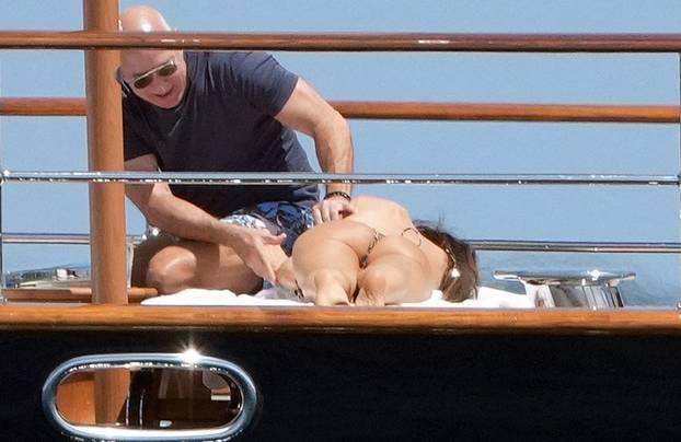 PREMIUM EXCLUSIVE: PREMIUM EXCLUSIVE - MUST CALL FOR FEES -  Jeff Bezos Shares Intimate Moments And A Prime-Time Sizzle With Fianc?e Lauren Sanchez After Her Recent Hen party