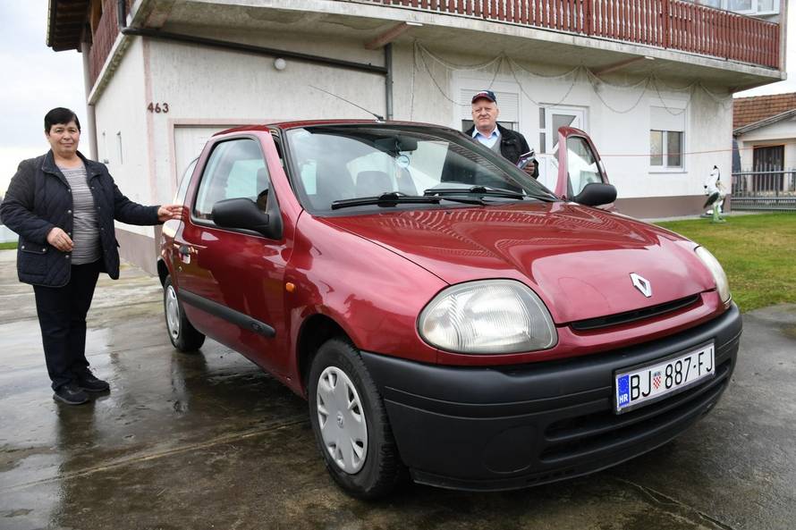 Odlučio pokloniti automobil ocu koji je s djetetom ostao zatrpan u autu nakon potresa u Petrinji