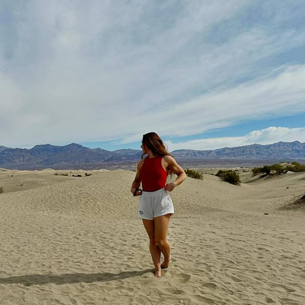 FOTO Ona može sve! Bacala je kuglu pa postala 'kraljca leda', a sjajnom figurom golica maštu
