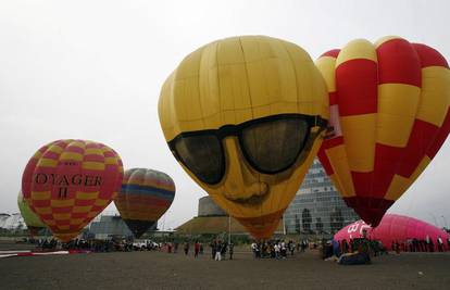 Indonezija: Mališani uživali u prvom letu balonom