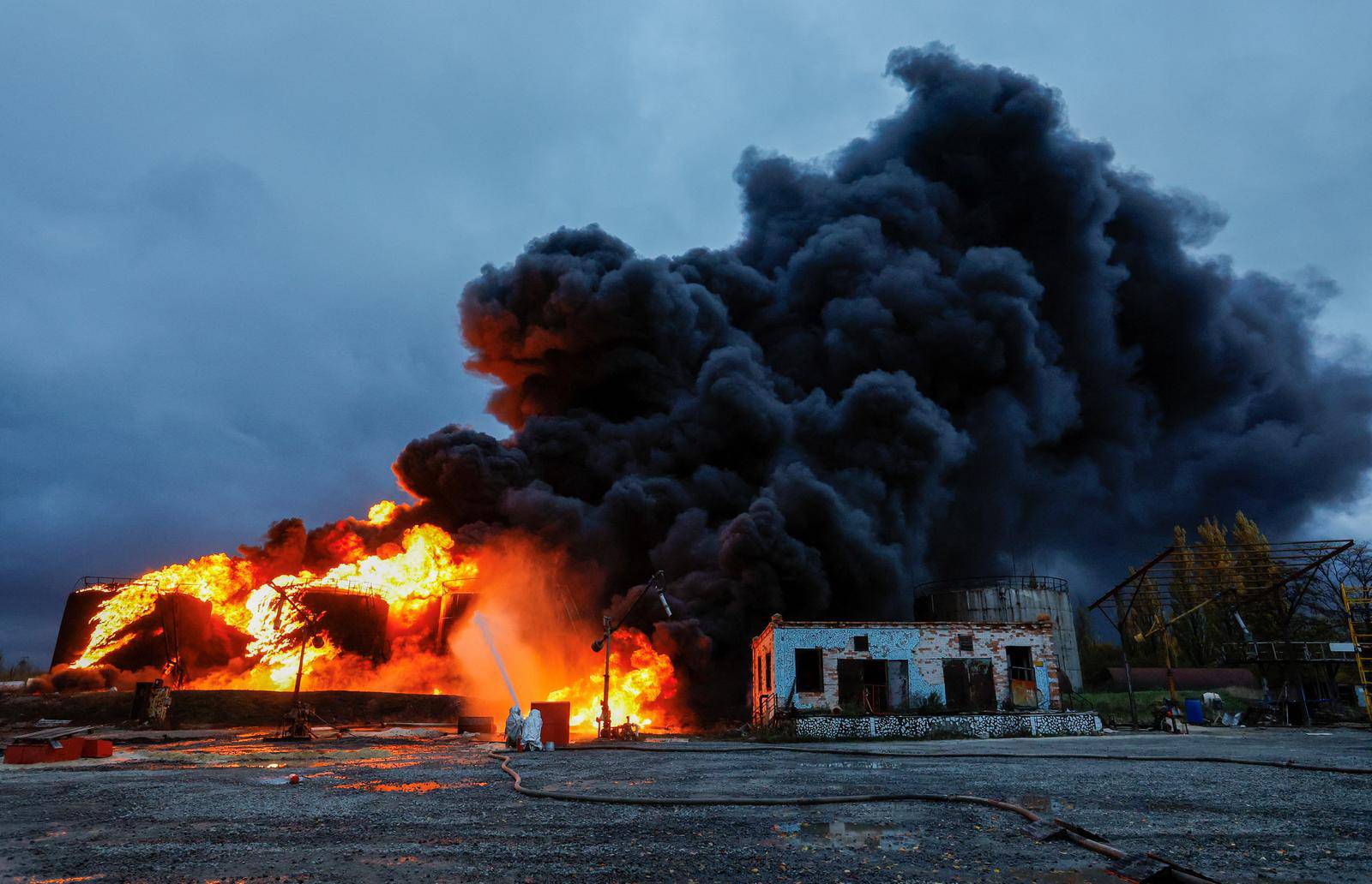 Fire following recent shelling in Shakhtarsk