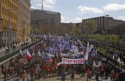 Na ulicama Praga 120.000 ljudi prosvjedovalo protiv reforma