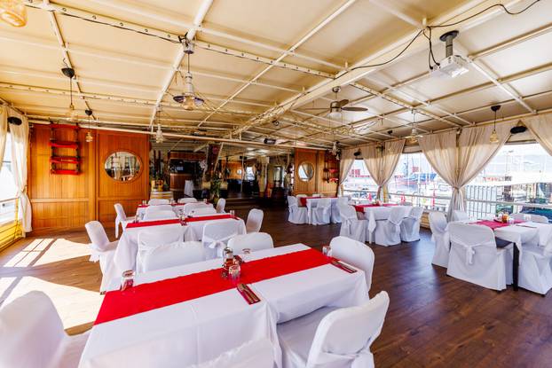 FOTO Zavirite u prvi brod-hotel u Hrvatskoj: Noćenje na ovom brodu u Rijeci ima posebnu čar