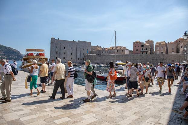 Broj turista u Dubrovniku još se uvijek ne smanjuje