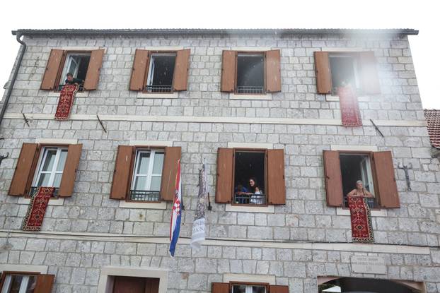 Sinj: Zbog jakog pljuska odgođena 310. Sinjska alka