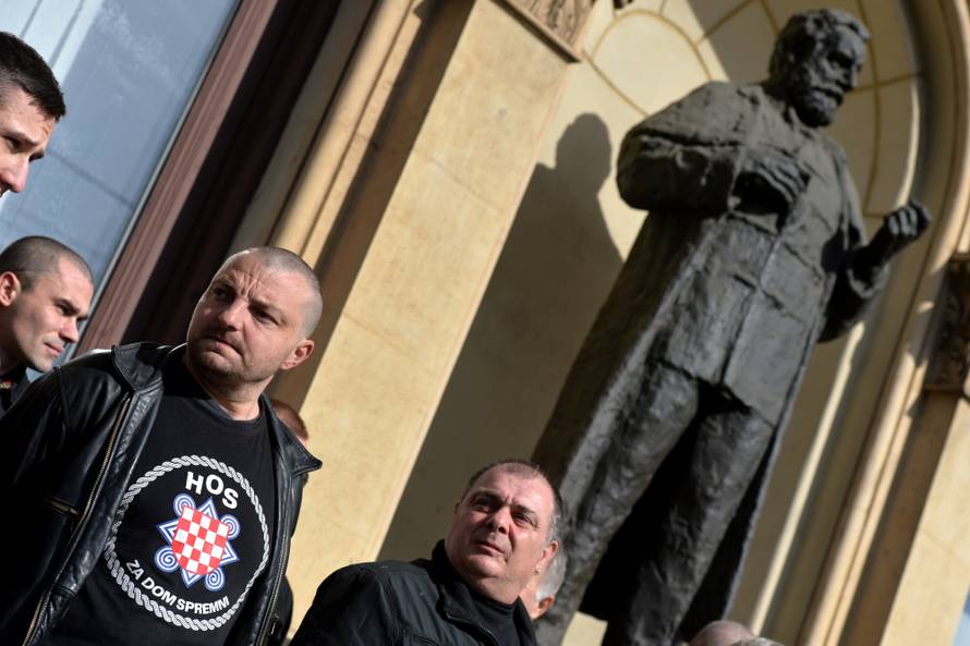 Marširali Zagrebom i prisegnuli na vjernost domovini i Trumpu!