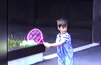 Ovako je Đoković s četiri godine igrao tenis u svome dvorištu...
