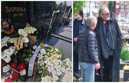 Na grobu stoji emotivna poruka Nikoline Pišek i kćeri za Vidoja, Miša Grof došao s 'osiguranjem'