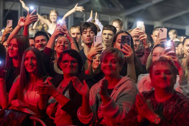 Vinkovci: Koncert Maje Šuput na 60. Vinkovačkim jesenima