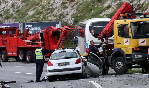 Bakarac: Jedna osoba poginula u sudaru autobusa i osobnog automobila