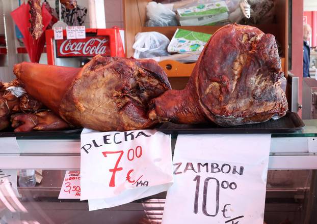 Šibenik: Ponuda na šibenskoj tržnici, uo?i najve?eg krš?anskog blagdana Uskrsa