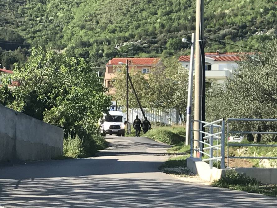 Predao se policiji: Muškarac je pucao u kući u Kaštel Sućurcu