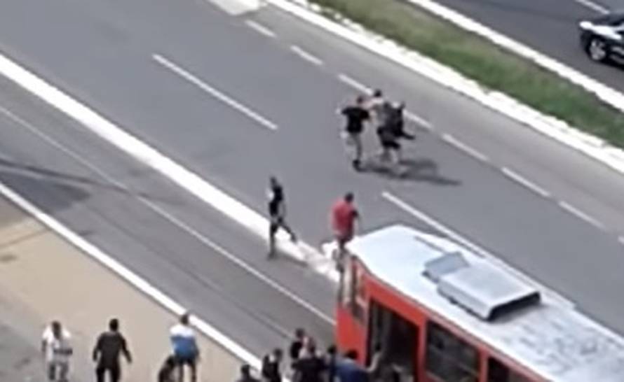 Brutalno isprebijali navijača Partizana i ostavili ga na cesti