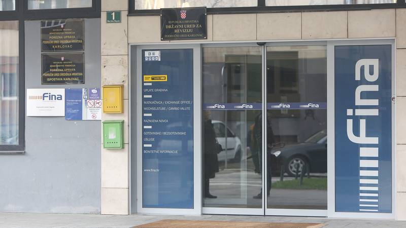 Konec julija blokiranih skoraj 197.000 hrvaških državljanov z 2,9 milijarde evrov dolga