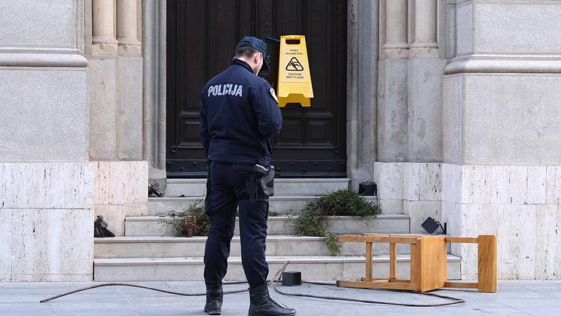 Uhićen vandal koji je bacao stolce na pravoslavnu crkvu