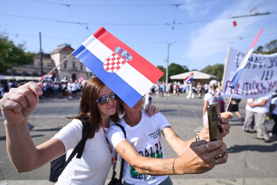 Zagreb: Okupljanje prosvjednika Hodaj za Liku, hodaj za Hrvatsku