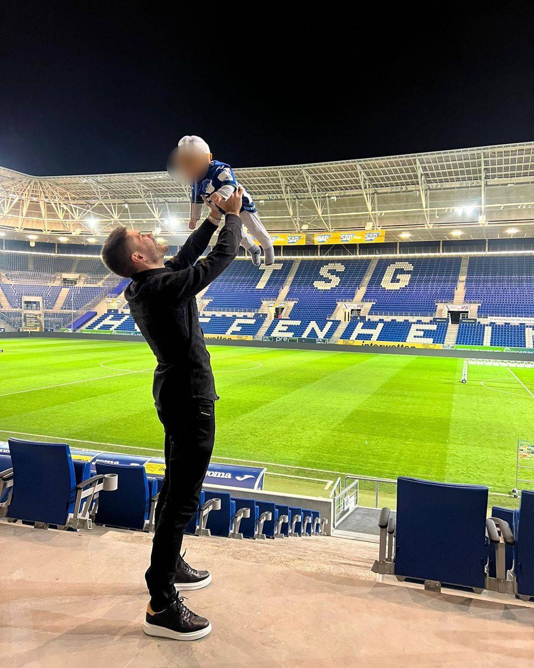 Rekorder Kramarić: Sin je prvi put bio na stadionu. Drago mi je da sam baš pred njim zabio...