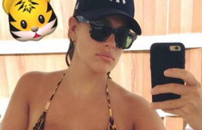 Bujna Ashley Graham pozirala u badiću i raspametila fanove