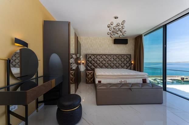 FOTO Pogledajte James Bond vilu u Ražancu! Prodaje se, a oglas je teško prepričati...