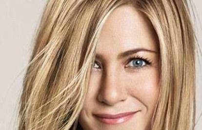 Jennifer Aniston su bore s čela 'magično' nestale u kampanji