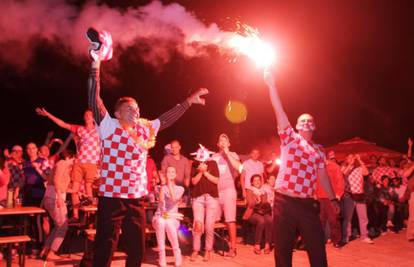 Talijani su zaustavili i pretresli konvoj s hrvatskim navijačima