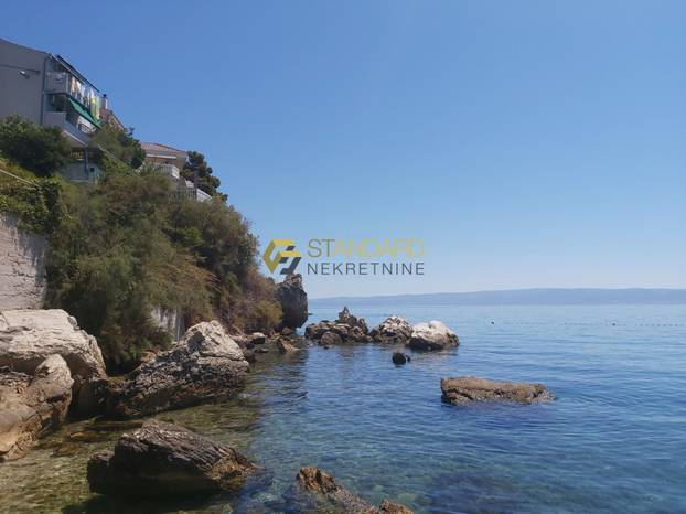 FOTO Prodaje se kuća koja 'visi' sa stijene u Stobreču: 'Prvi red do mora, ekskluziva'. Evo cijene