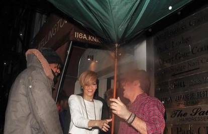 Jadna Rihanna, opjevala je kišobran, no ipak je neće