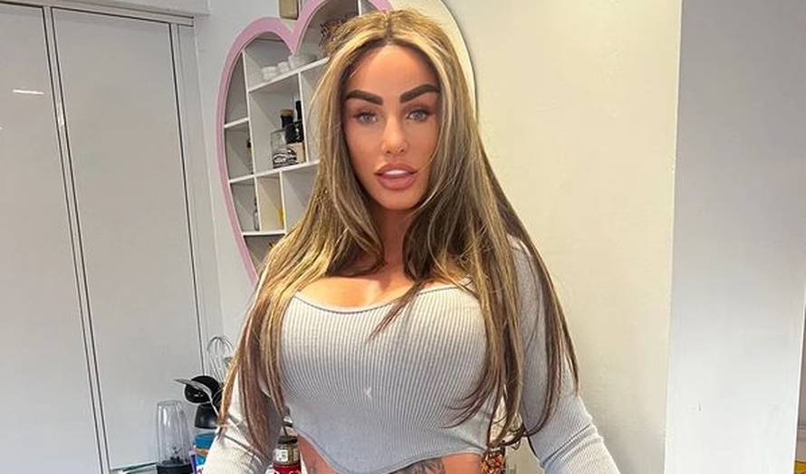 Katie Price 17. put operirala grudi, žali što ih je povećala: 'Bole me, prevelike su za mene'