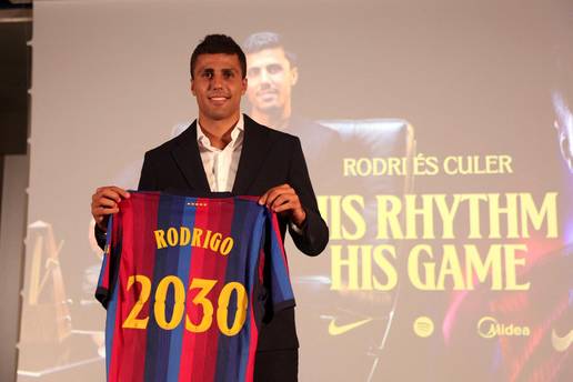 U&Zcaron;IVO Transferi: Barcelona je predstavila  veliko poja&ccaron;anje