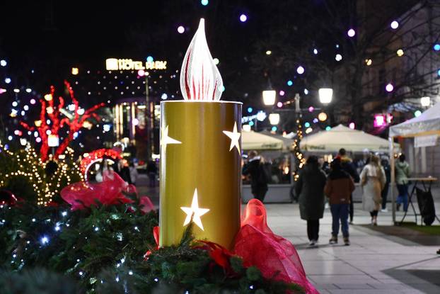FOTO Čarolija Adventa: Diljem Hrvatske zablistali su gradovi, pogledajte prekrasnu atmosferu