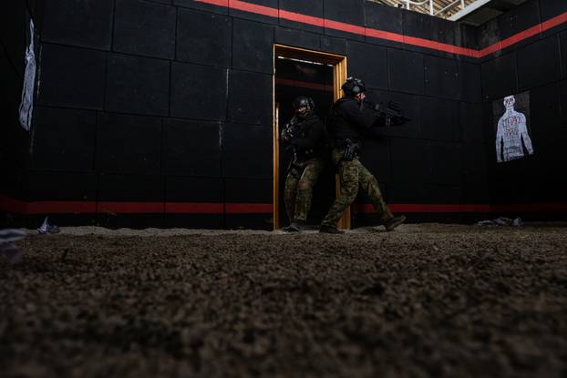 FOTO Counter-strike na hrvatski način! Pogledajte vježbu vojne policije i specijalaca iz MUP-a