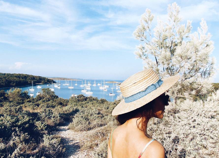 Ljudima koji nas guraju kad bismo radije malo odspavali