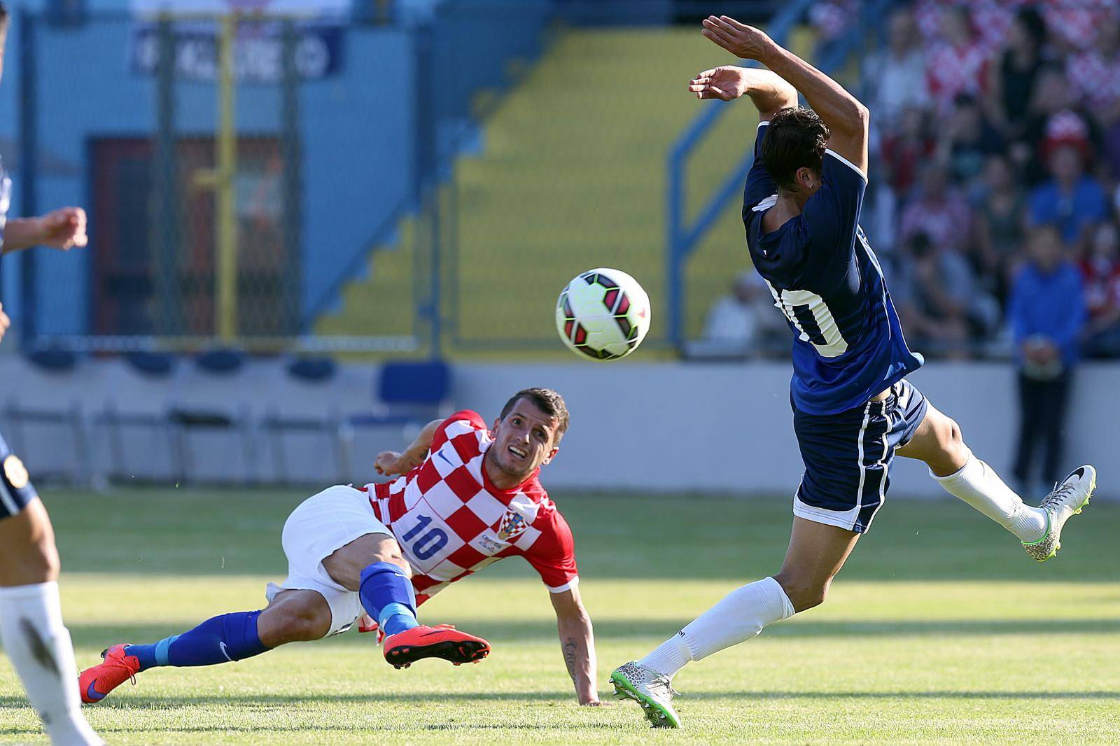 'Jeo sam sirovi krumpir da ne moram ići u reprezentaciju, a Mandžukić me napio pa nosio'