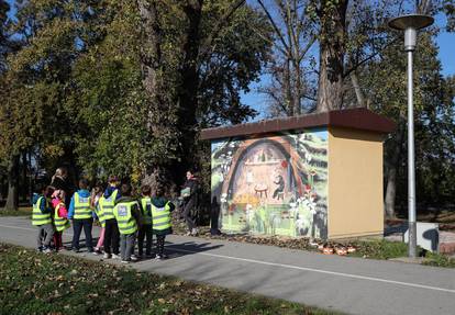 Zagreb: Umjetnica Lora Elezović na trafostanici na Bundeku izrađuje mural "Ježeva kućica"