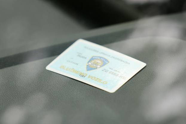 Zagreb: USKOK-ovi istražitelji izlaze iz prostorija HOO-a