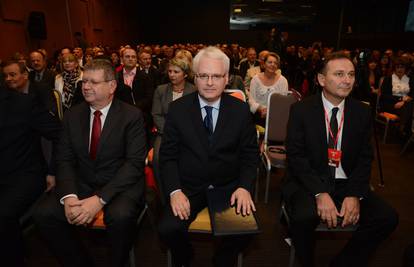 Josipović: Svaki 17. radnik ne može živjeti od svoje plaće