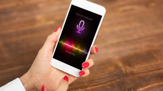 Siri operirala glasnice: Neće vas više automatski pozdraviti njen ženski glas, a dobila je i nove