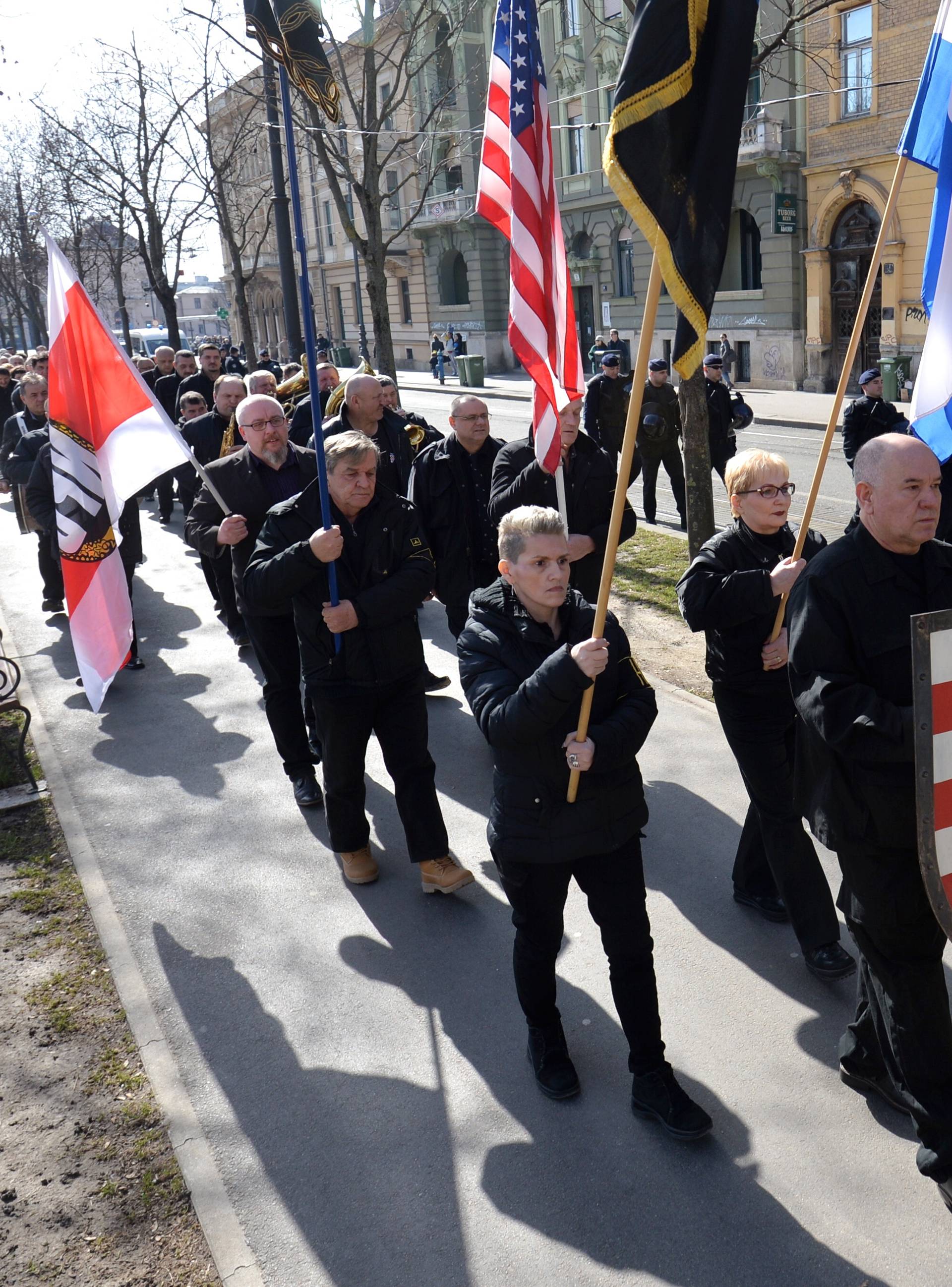 Marširali Zagrebom i prisegnuli na vjernost domovini i Trumpu!