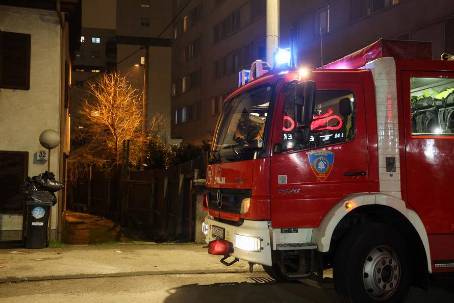 Zagreb: Požar električnih stupova