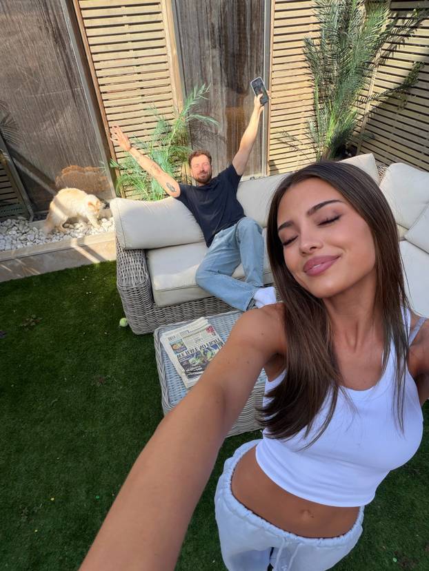 FOTO Multitalentirana bomba: Ova DJ-ica iz Londona zaludjela je cijeli internet izgledom