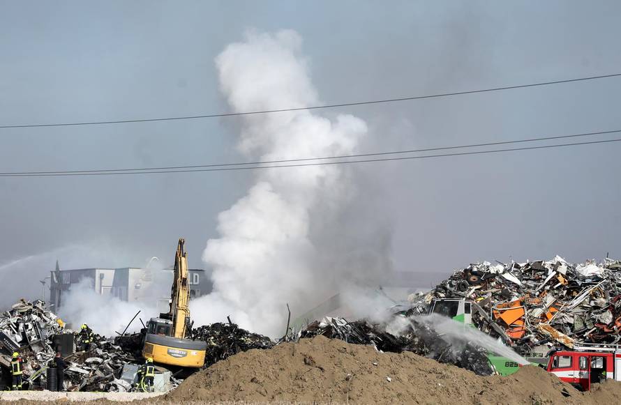 Požar na odlagalištu otpada kod Dugog Sela