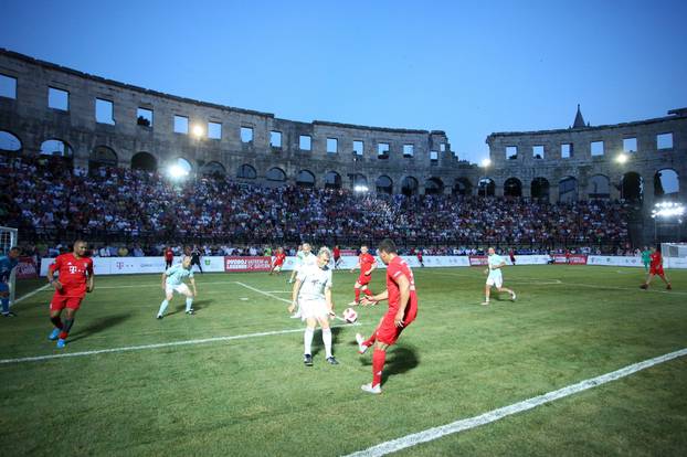 U pulskoj Areni odrÅ¾an nogometni spektakl izmeÄu legendi Hrvatske i Bayerna