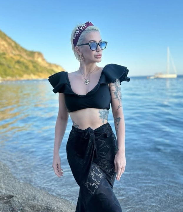 FOTO Poznata srpska voditeljica na izbor za Miss stigla u 'goloj' haljini, malo ostavila mašti...